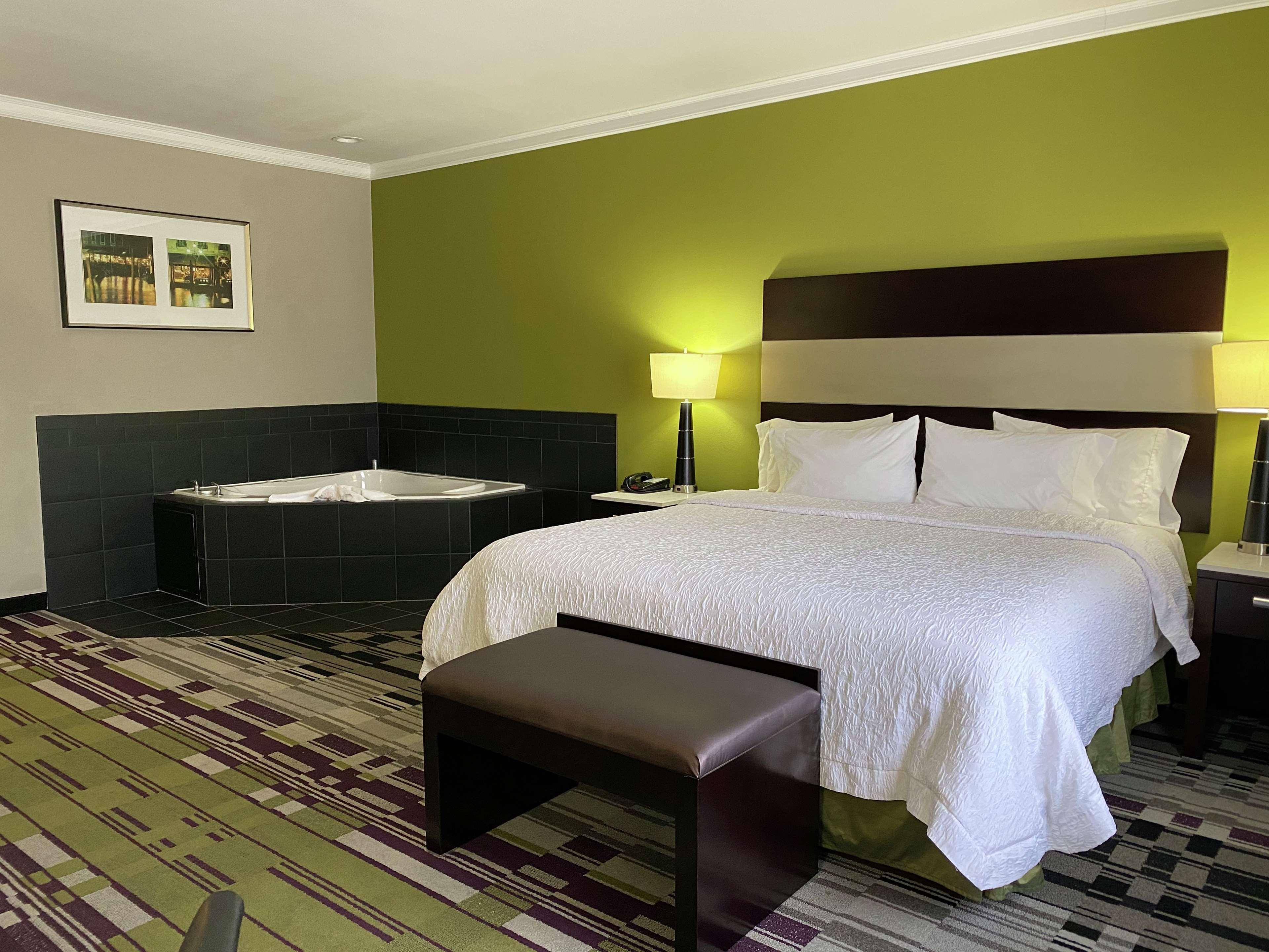 Hampton Inn By Hilton Leesville Fort Johnson Exterior foto