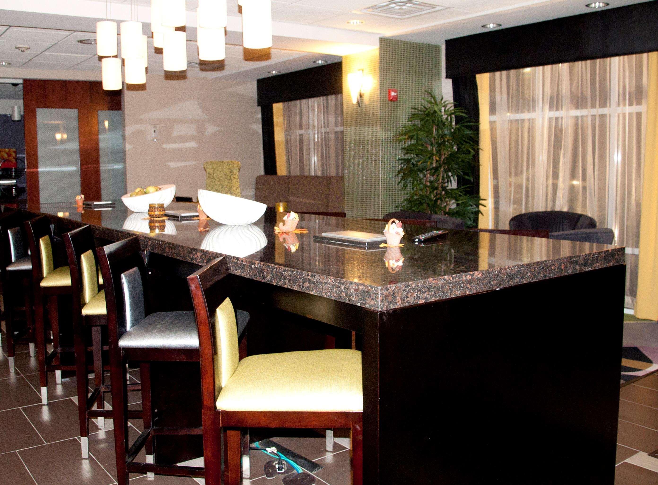 Hampton Inn By Hilton Leesville Fort Johnson Exterior foto